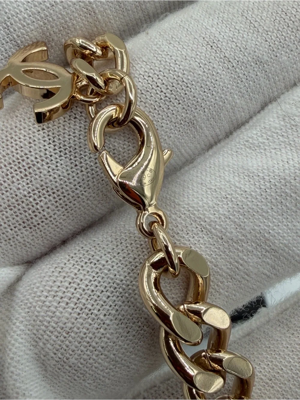 Chanel CC enamel Choker Necklace in box Authentic ❤️